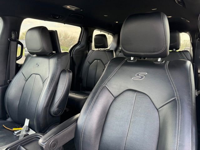 Used 2020 Chrysler Pacifica Touring-L w/ Advanced Safetytec Group image 19