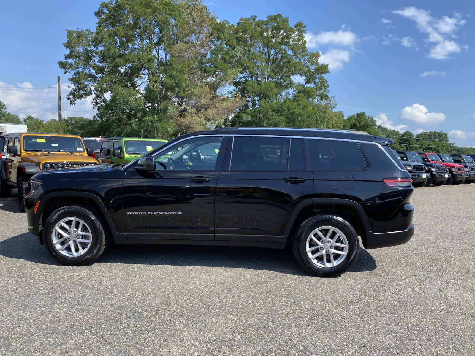 Certified 2023 Jeep Grand Cherokee L Laredo w/ Luxury Tech Group I AWD/4WD image 8