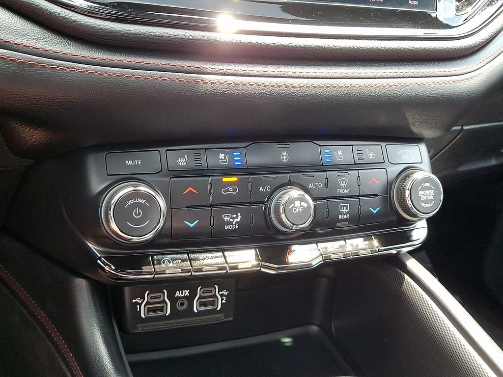Used 2024 Dodge Durango GT AWD/4WD image 17