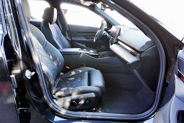 Used 2026 BMW 530i w/ Premium Package RWD image 12