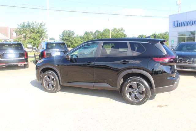 Used 2025 Nissan Rogue SV FWD image 3
