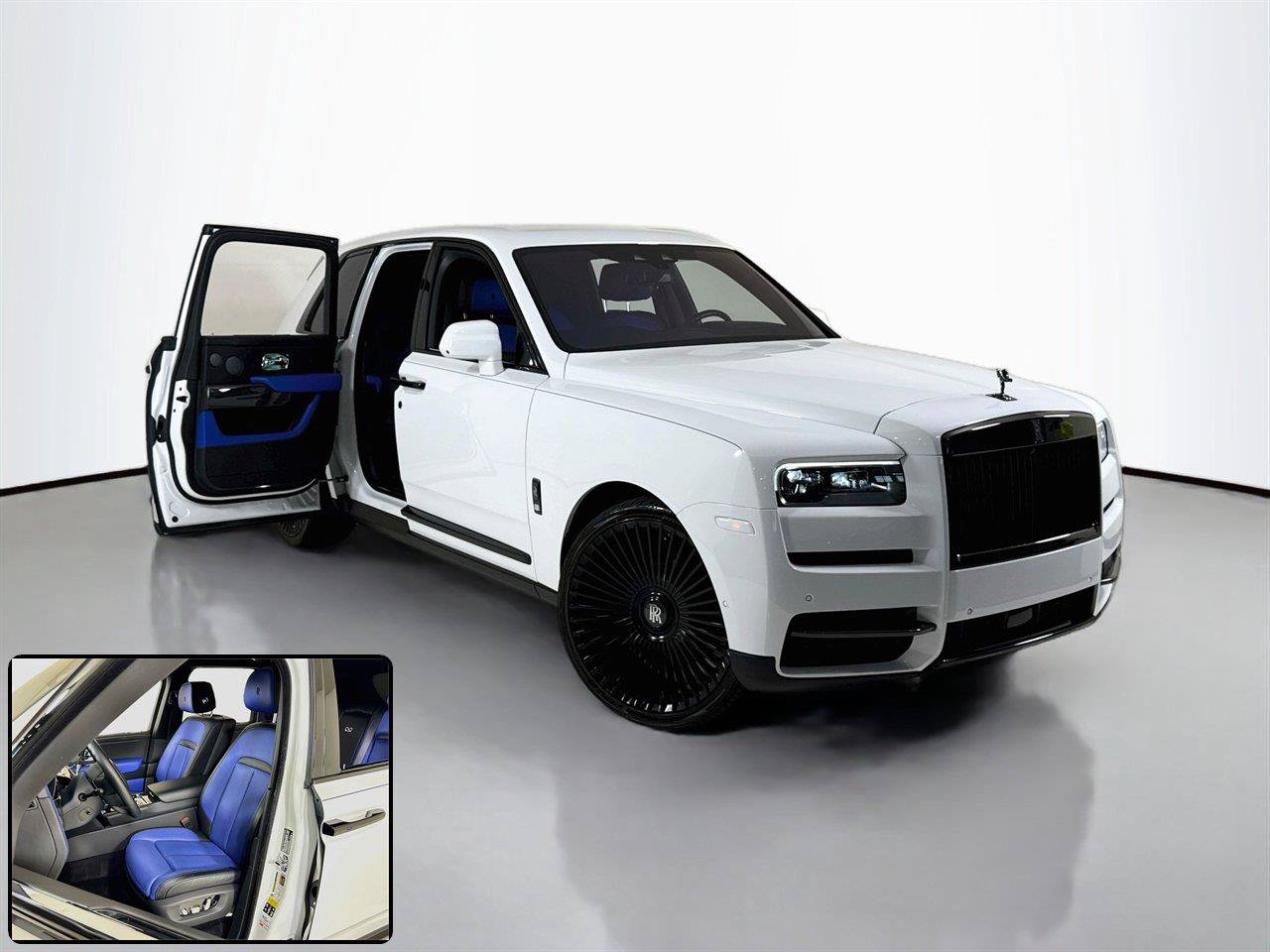 Used 2023 Rolls-Royce Cullinan Black Badge w/ Dark Exterior Package AWD/4WD image 2