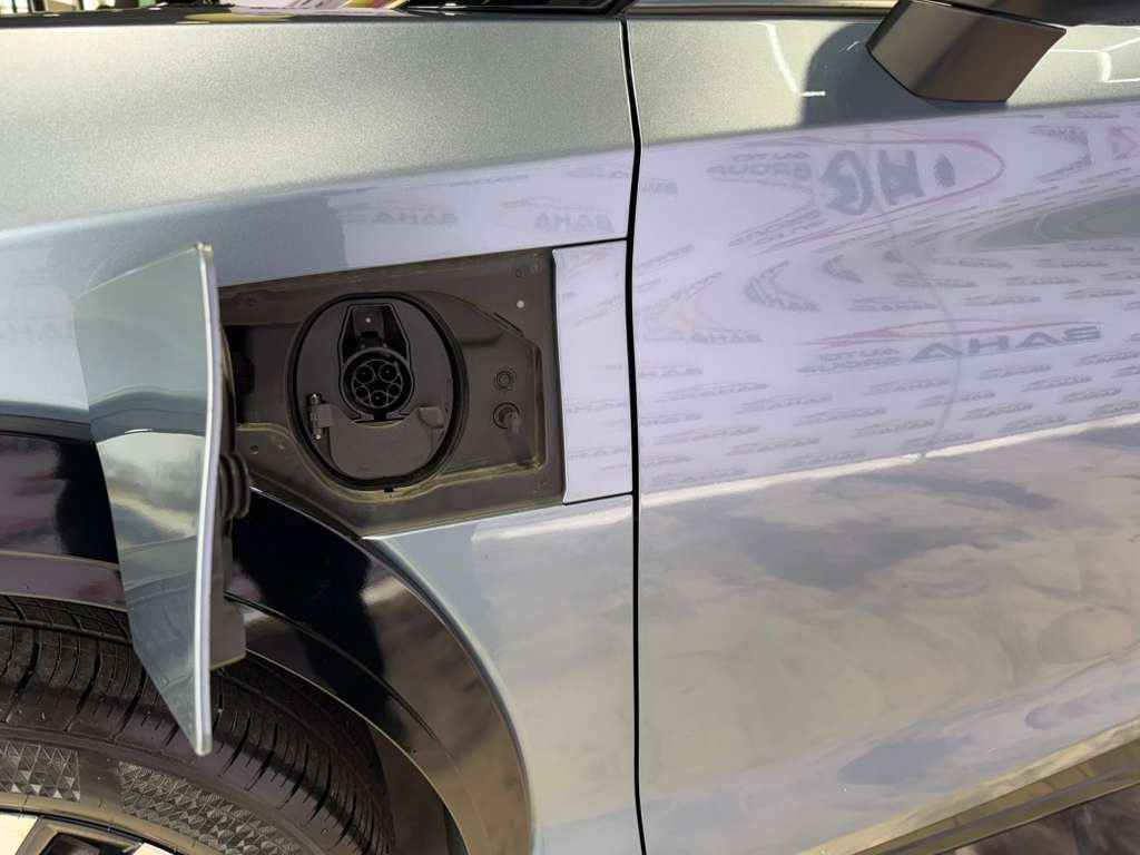 Used 2023 Lexus RZ 450e Premium w/ Technology Package image 7