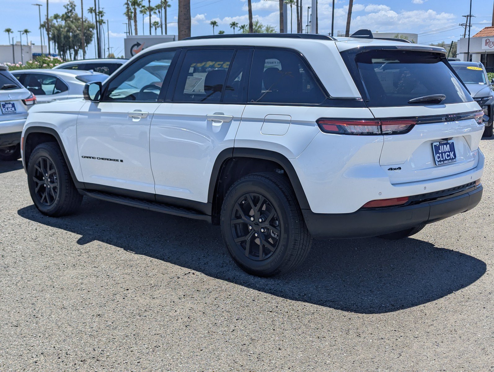 Used 2024 Jeep Grand Cherokee Altitude AWD/4WD image 4