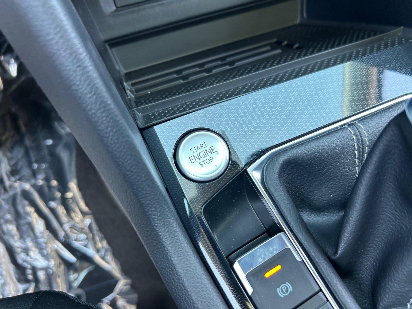 New 2026 Volkswagen Taos SE FWD image 28