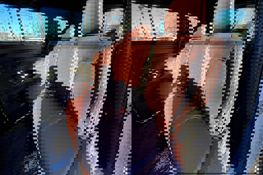 Certified 2025 Volkswagen ID. Buzz Pro S image 19