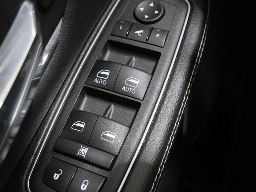 Used 2024 RAM 1500 Laramie AWD/4WD image 10