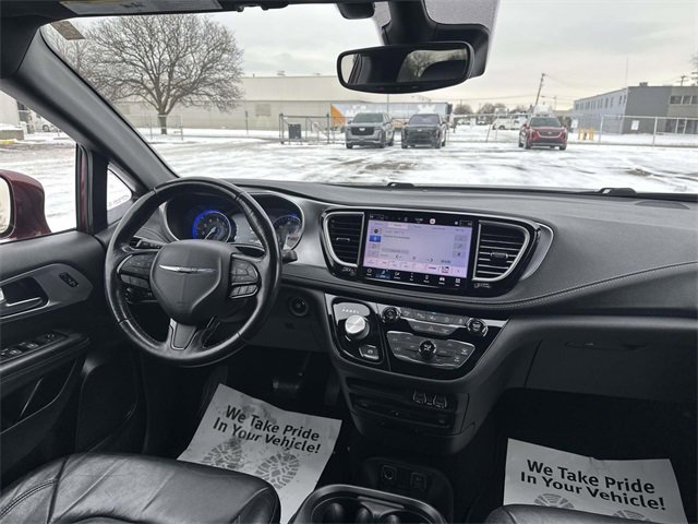 Used 2021 Chrysler Pacifica Touring-L w/ Uconnect Theater Family Group image 36