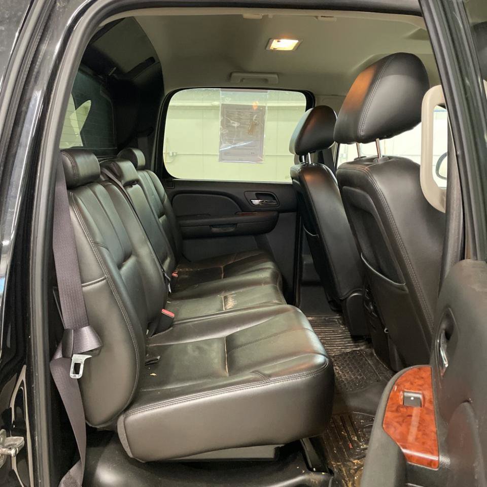 Used 2011 Chevrolet Avalanche LT AWD/4WD image 20