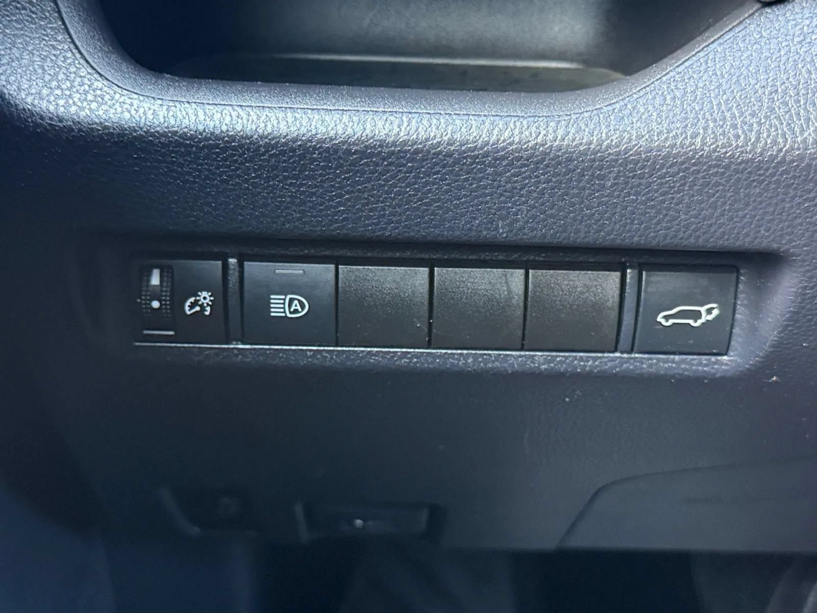 Used 2019 Toyota RAV4 XSE w/ Carpet Mat Package AWD/4WD image 39
