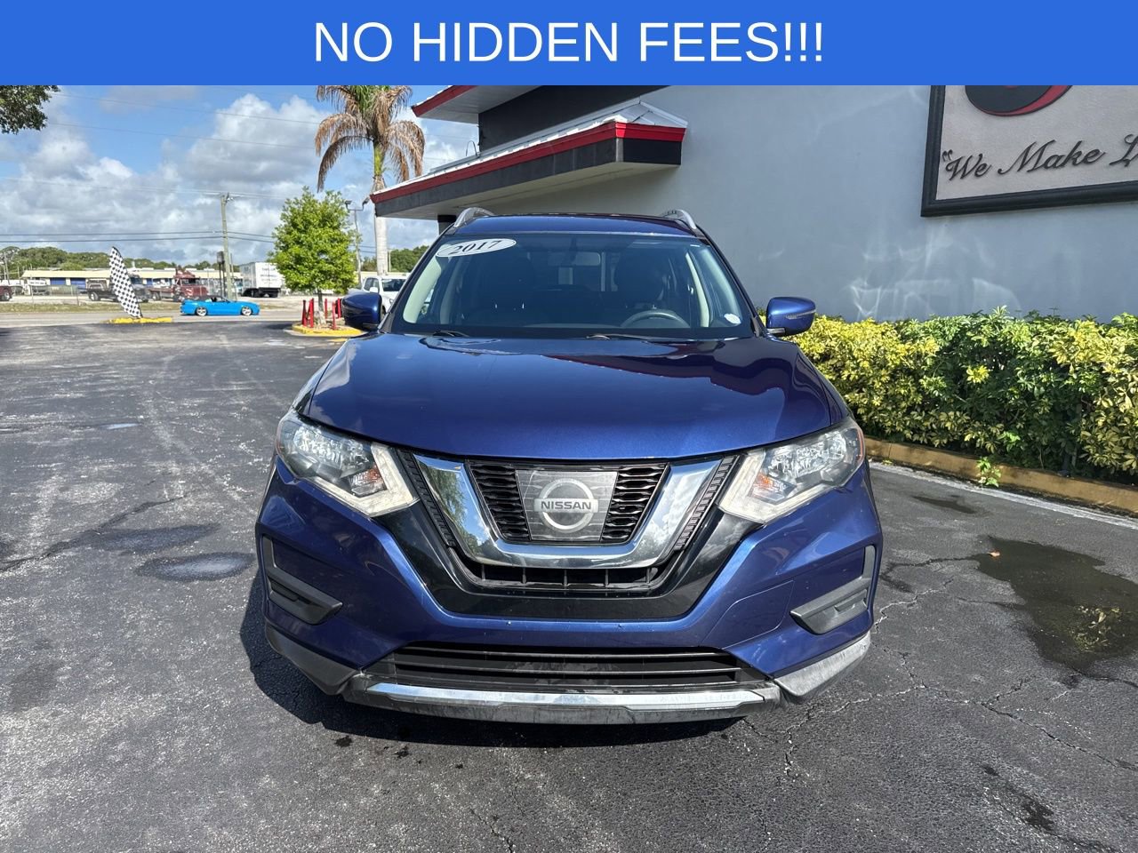 Used 2017 Nissan Rogue SV AWD/4WD image 3