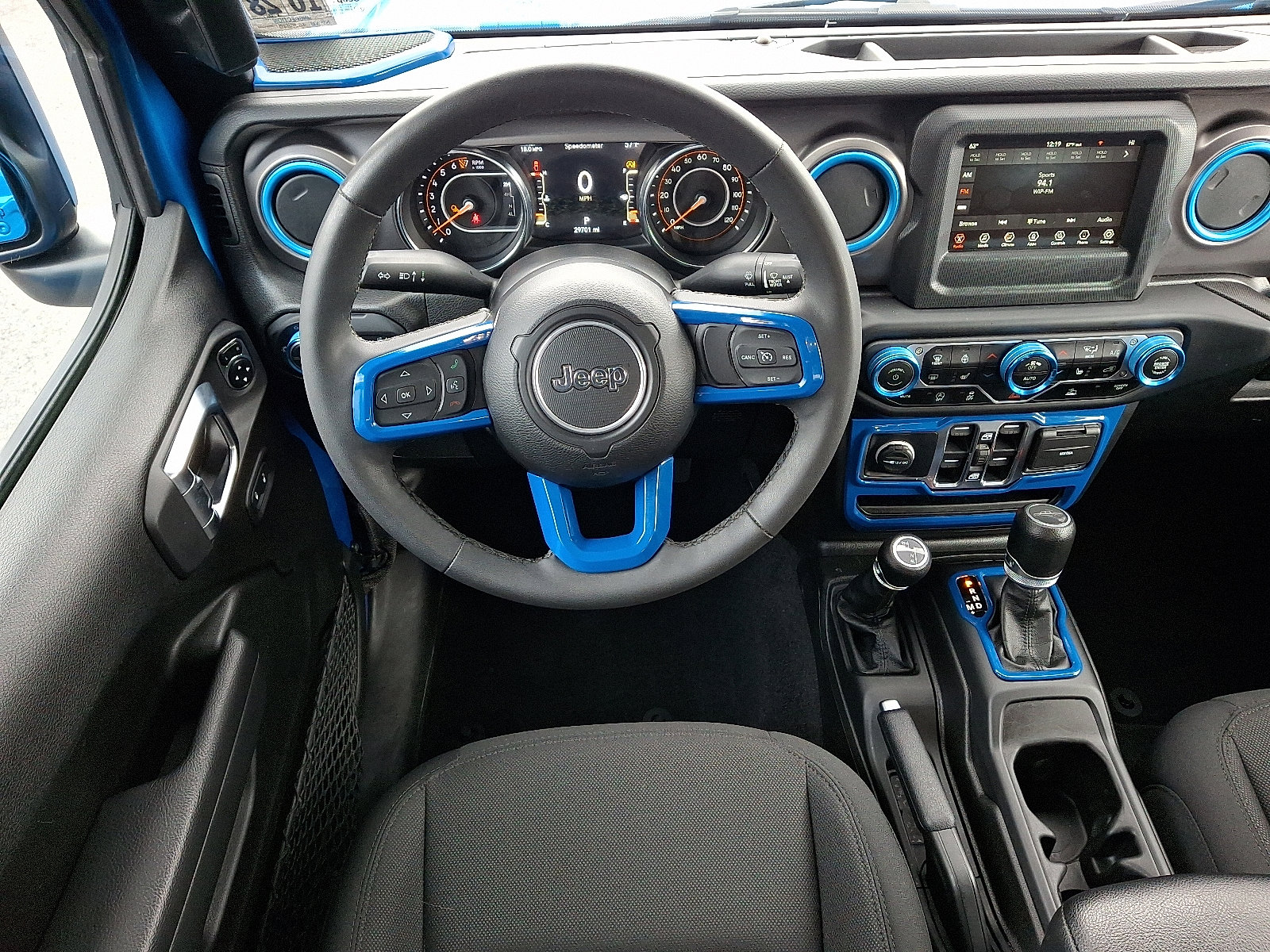 Used 2023 Jeep Gladiator Willys image 11