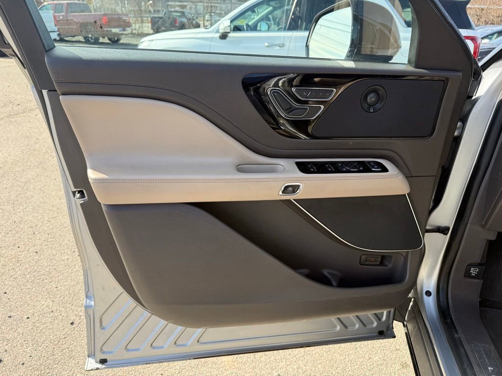Used 2020 Lincoln Aviator Reserve w/ Equipment Group 201A AWD/4WD image 17