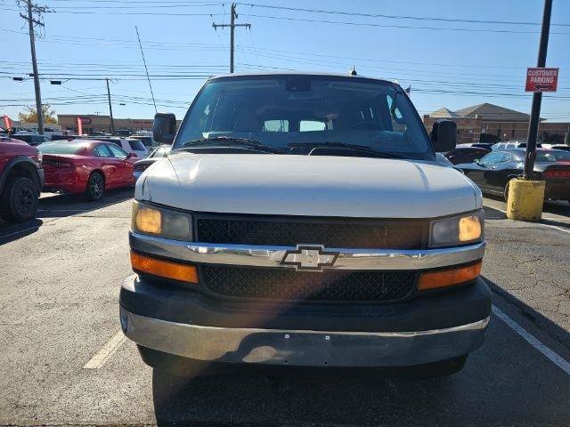 Used 2019 Chevrolet Express 3500 LT w/ LT Preferred Equipment Group RWD image 3