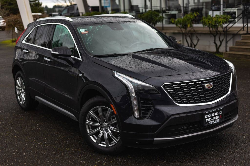 Used 2023 Cadillac XT4 Premium Luxury image 2