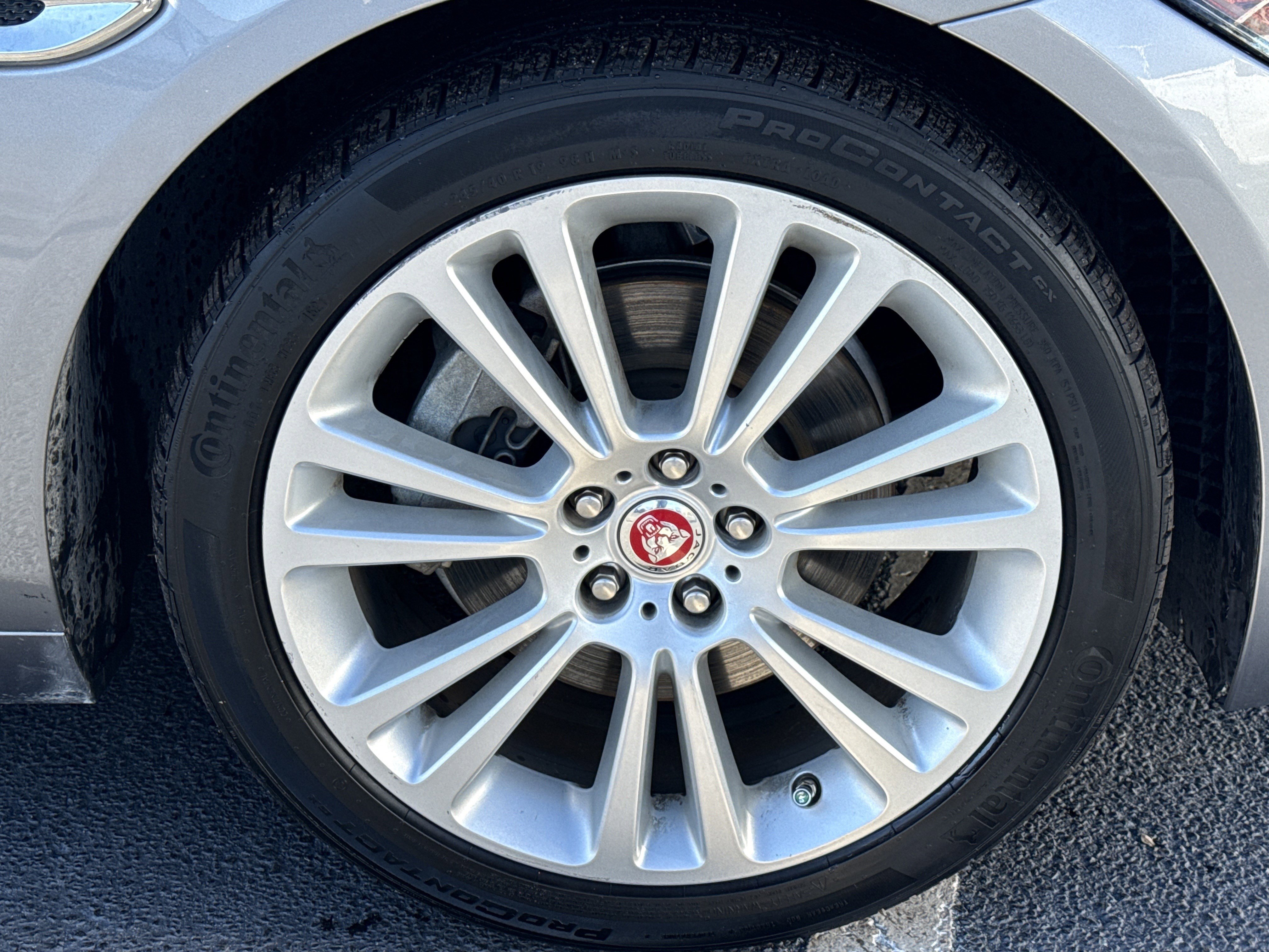 Used 2020 Jaguar XF Prestige image 33