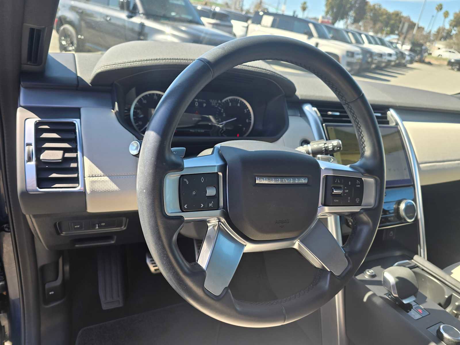 Used 2023 Land Rover Discovery S R-Dynamic image 28