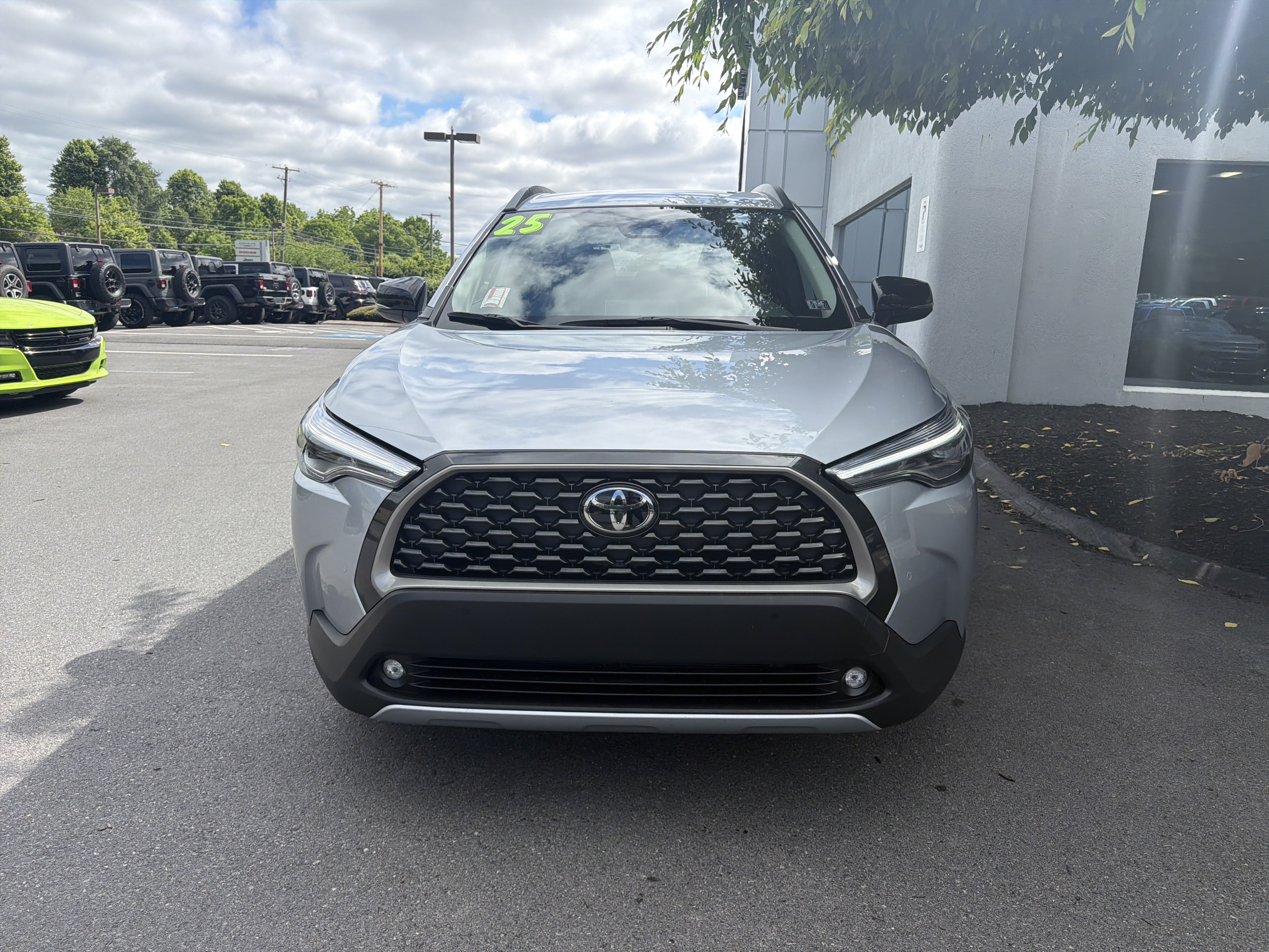 Used 2025 Toyota Corolla Cross XLE AWD/4WD image 9