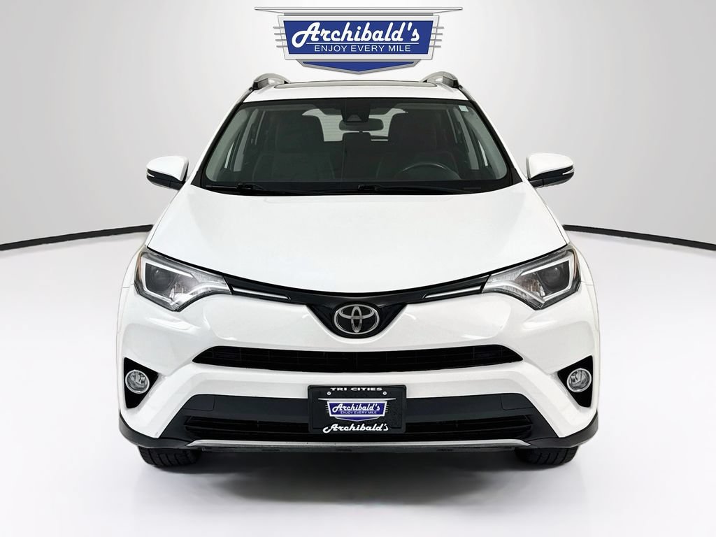 Used 2018 Toyota RAV4 XLE AWD/4WD image 2