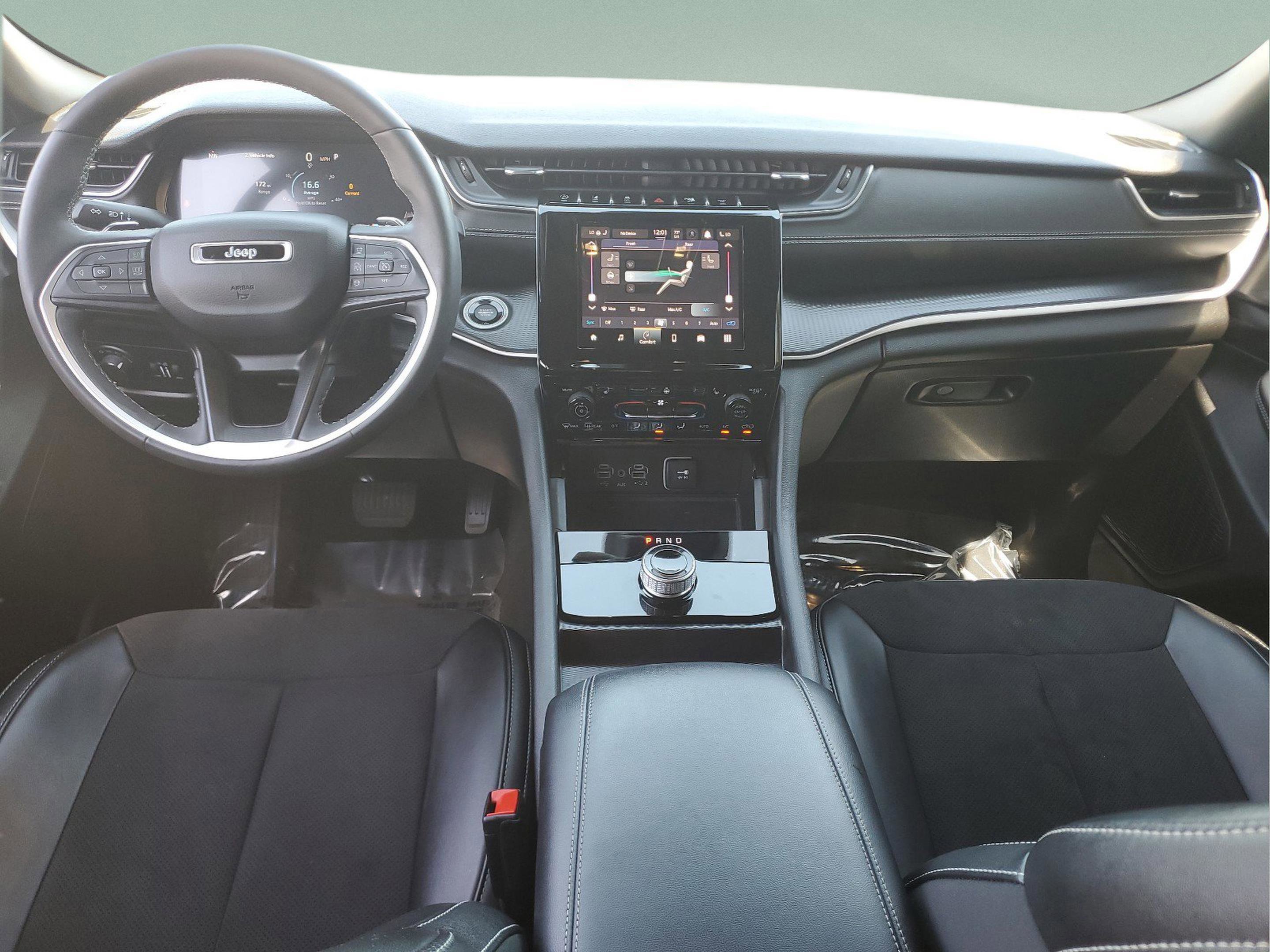 Certified 2023 Jeep Grand Cherokee L Laredo image 10