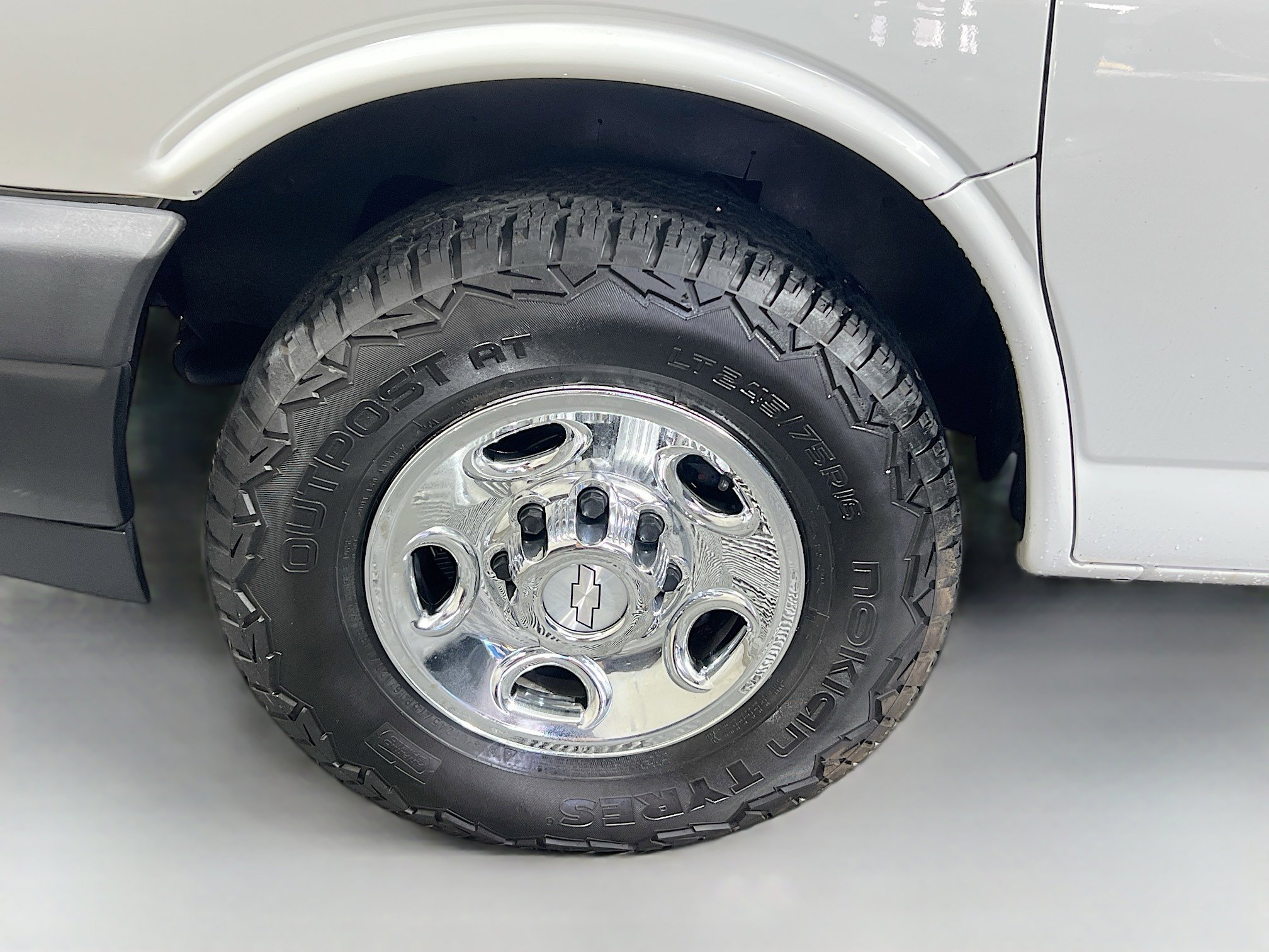 Used 2019 Chevrolet Express 2500 w/ Driver Convenience Package image 13