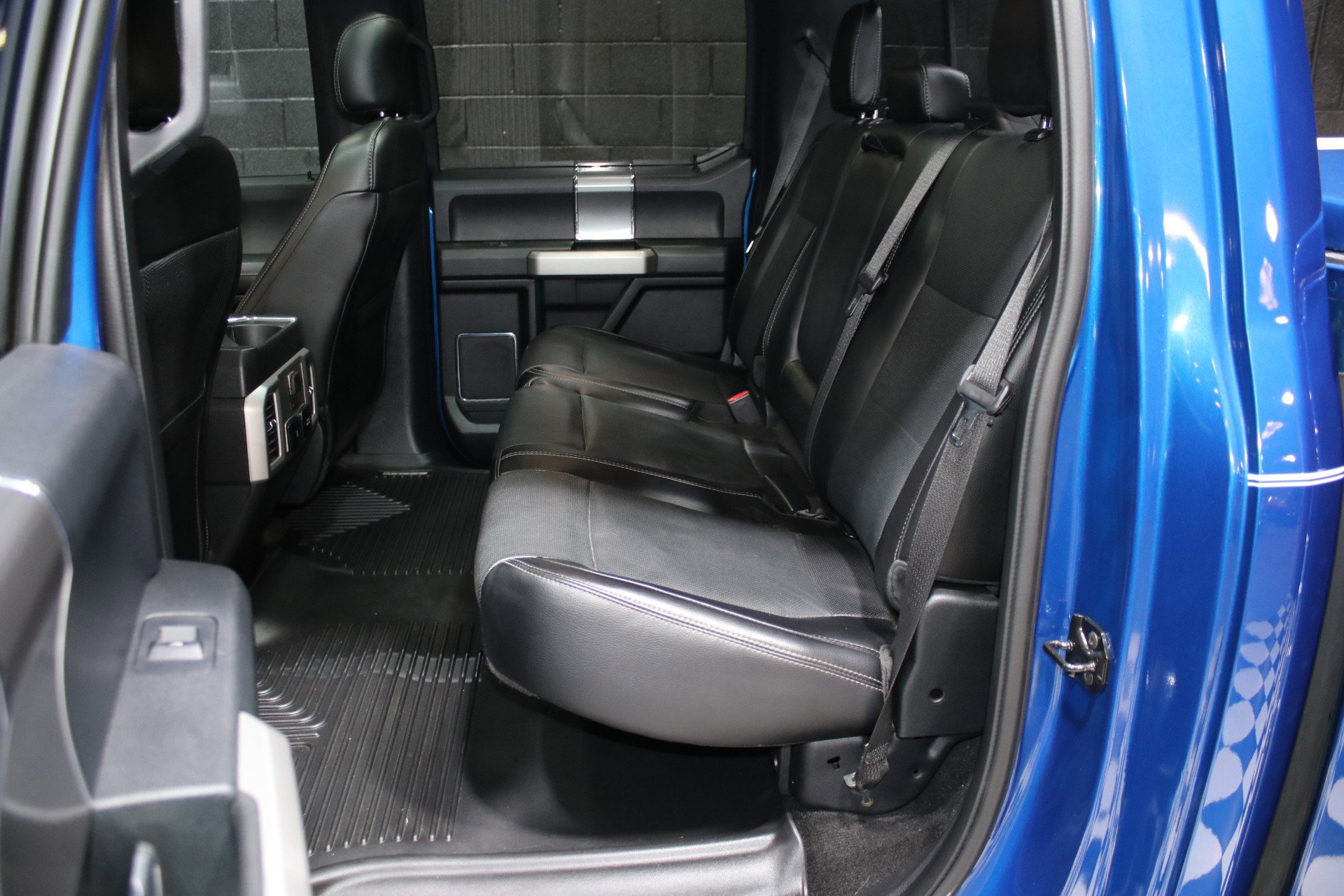Used 2017 Ford F150 Lariat w/ Equipment Group 502A Luxury image 4