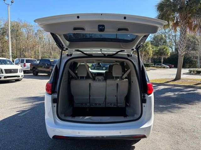 Used 2018 Chrysler Pacifica Touring Plus image 35