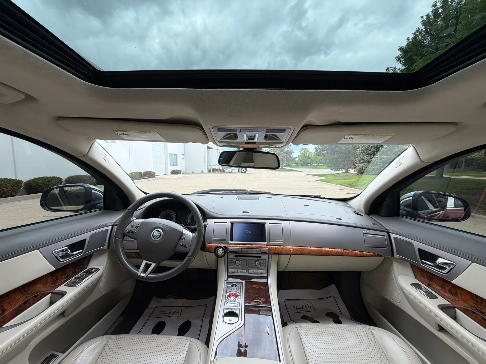 Used 2011 Jaguar XF Premium RWD image 25