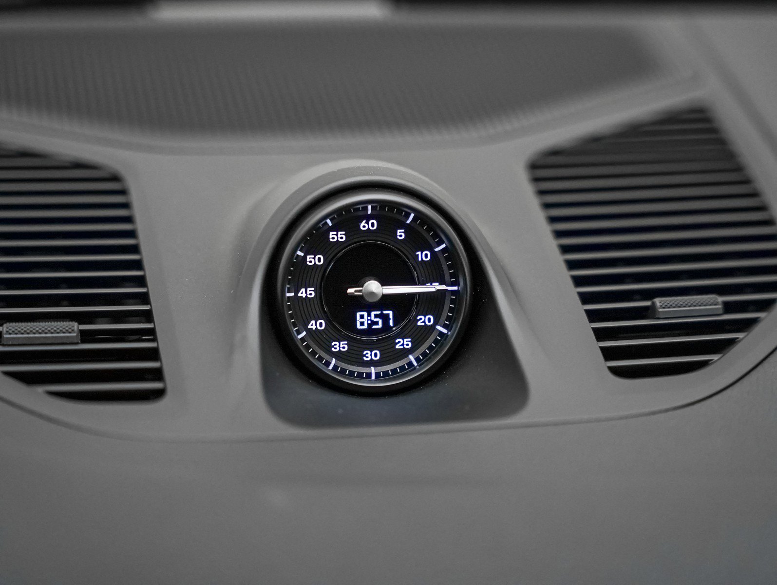 Used 2025 Porsche Cayenne Coupe image 23