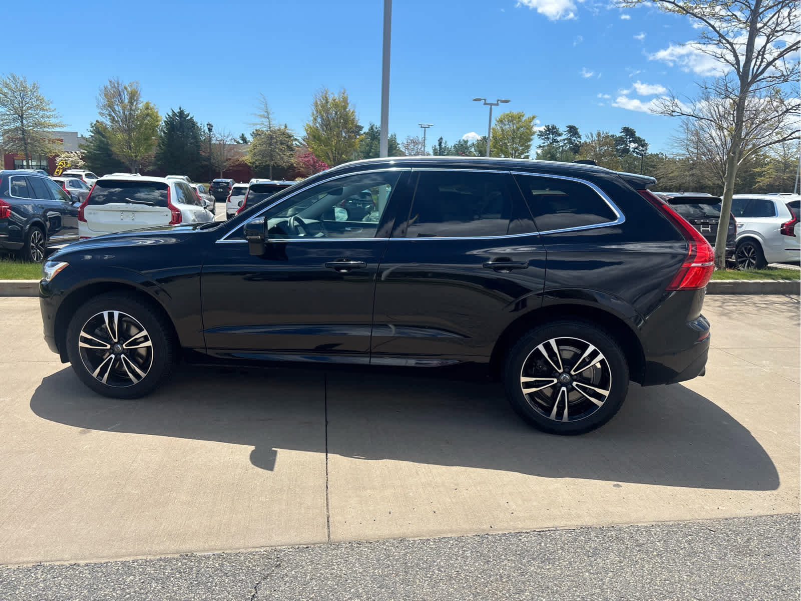 Used 2019 Volvo XC60 T6 Momentum w/ Multimedia Package AWD/4WD image 27