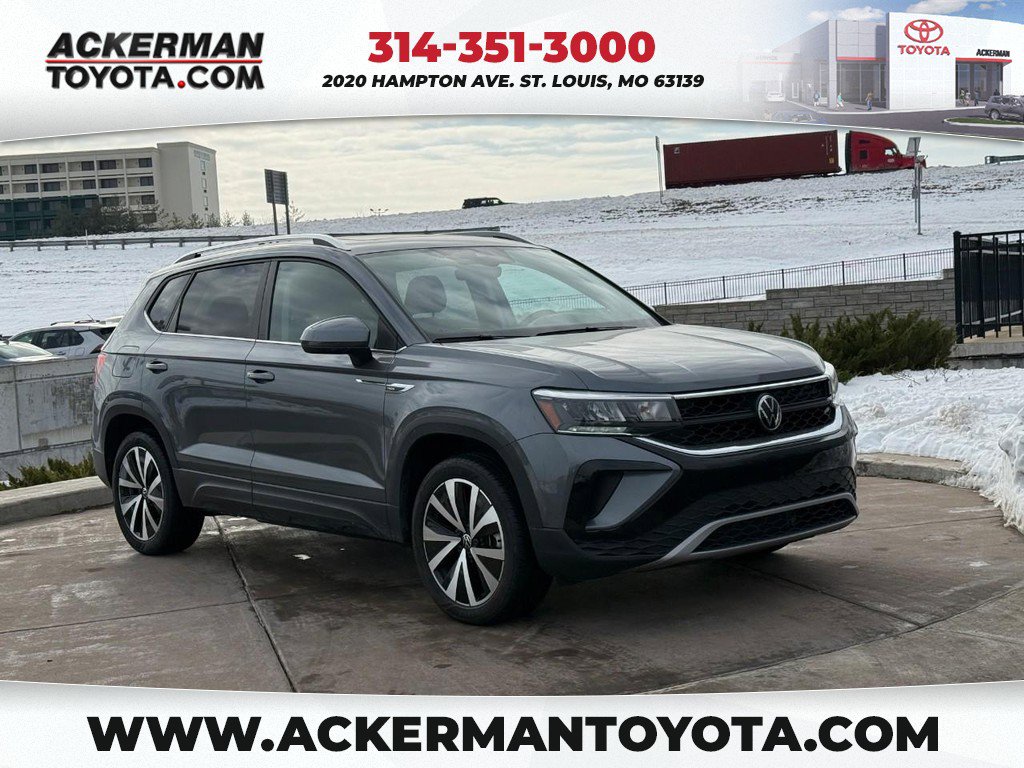 Used 2024 Volkswagen Taos SE image 1