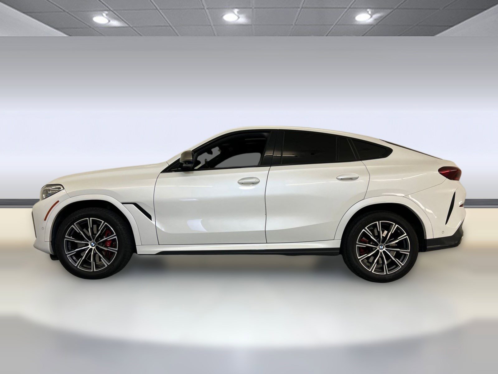 Used 2022 BMW X6 M50i w/ Executive Package image 2