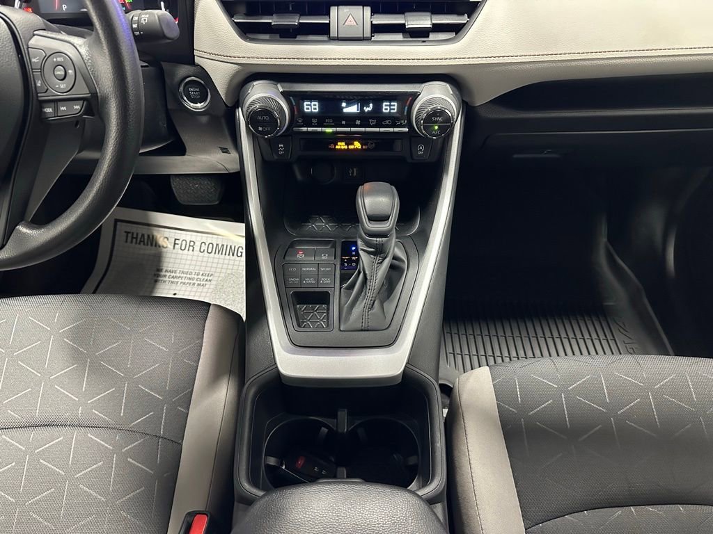 Used 2025 Toyota RAV4 XLE image 37
