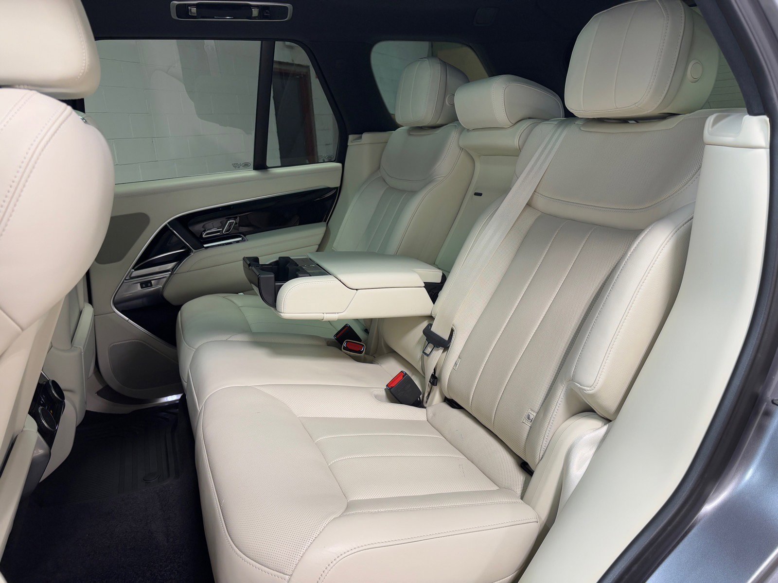 Used 2023 Land Rover Range Rover SE image 27