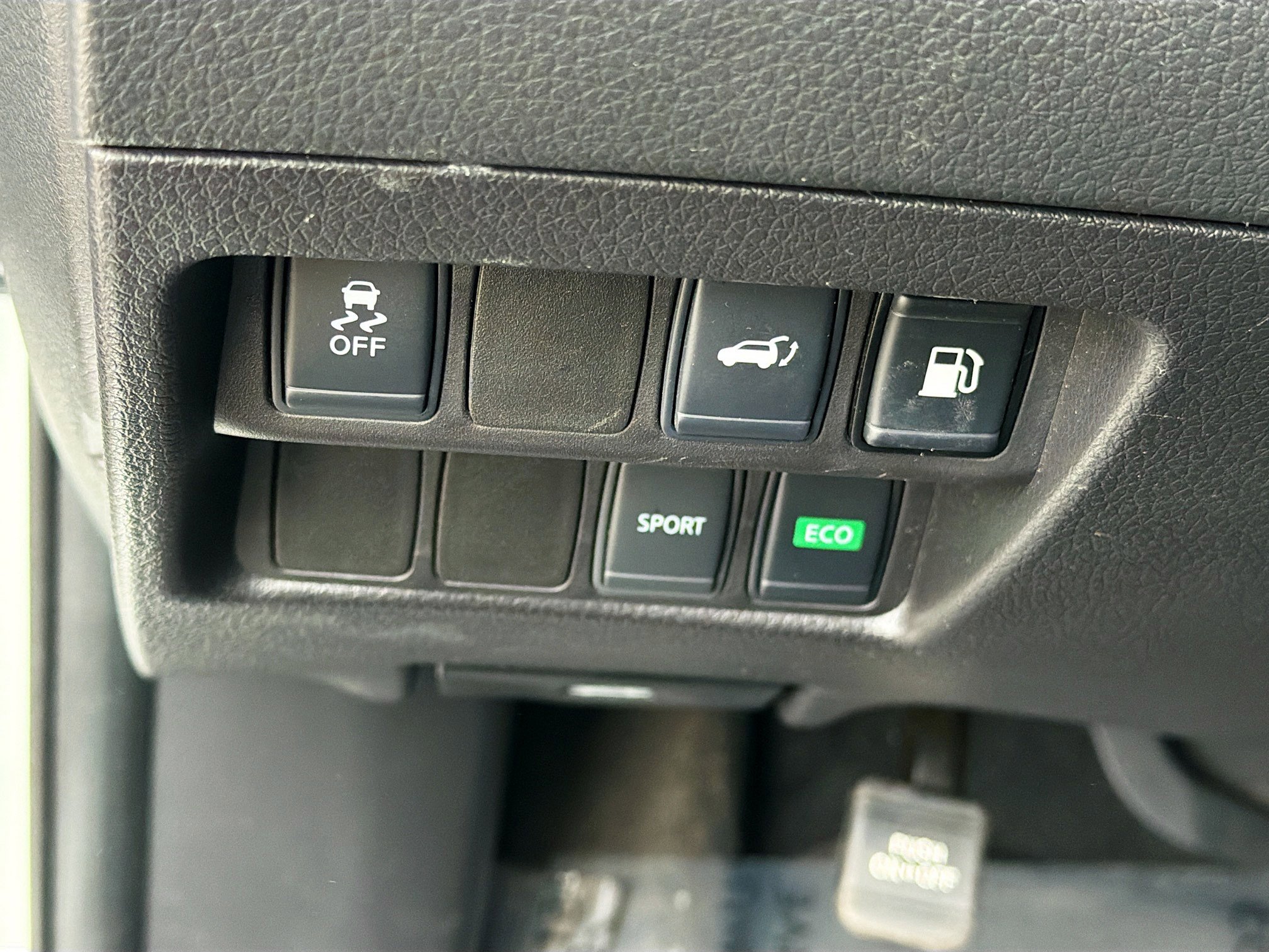 Used 2018 Nissan Rogue SV image 33