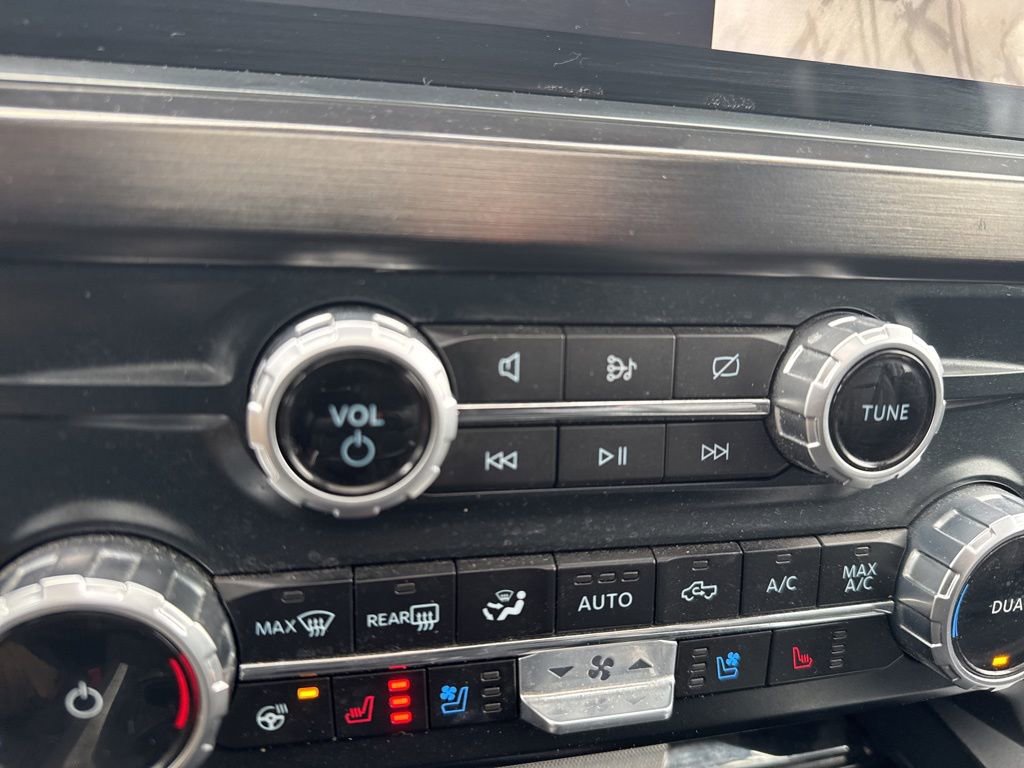 Certified 2023 Ford F450 Lariat w/ FX4 Off-Road Package image 19