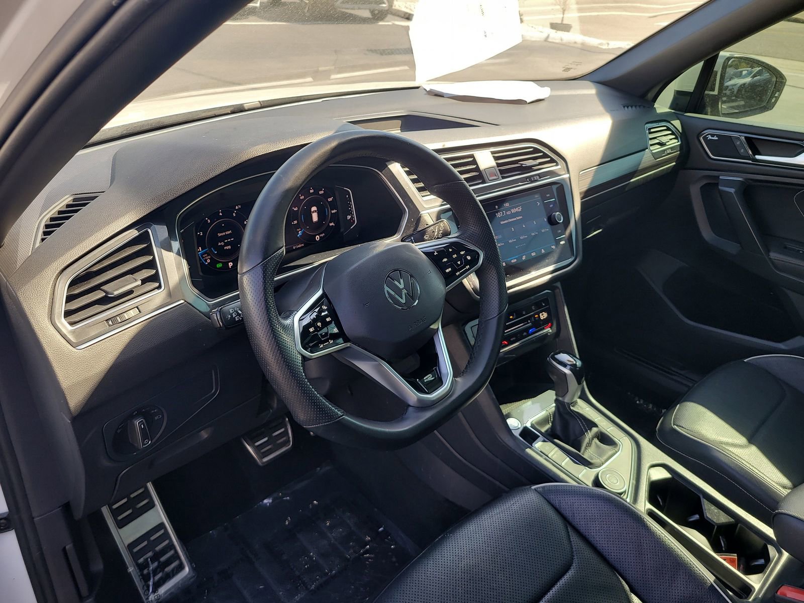 Used 2022 Volkswagen Tiguan SEL R-Line image 21