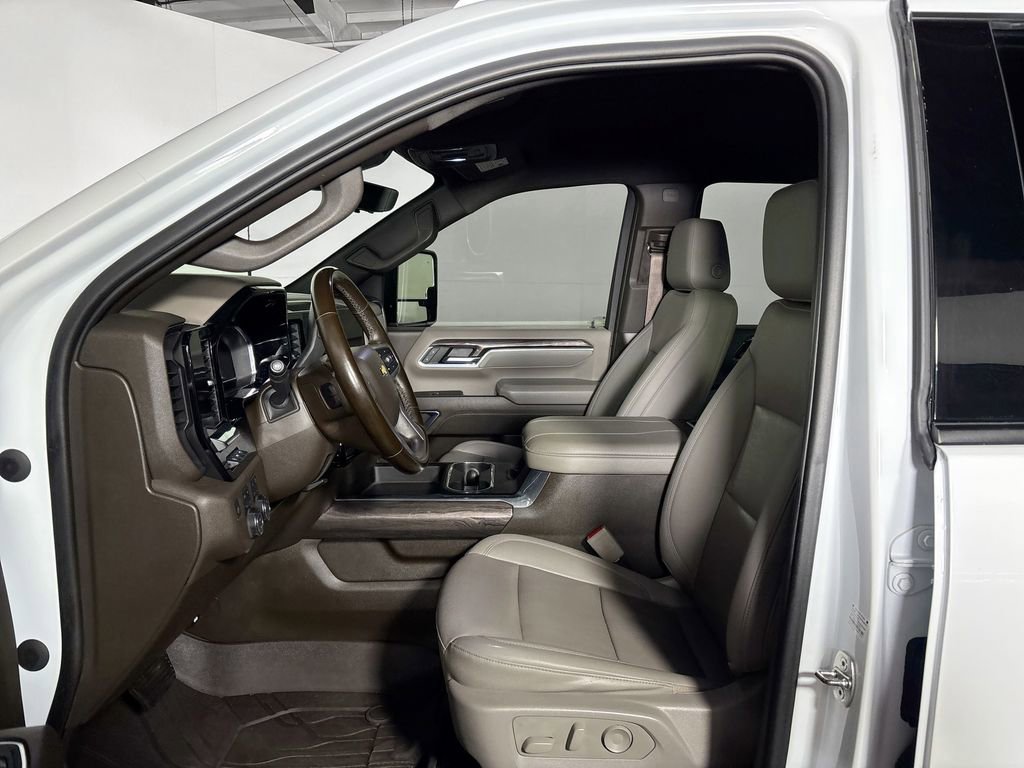 Used 2024 Chevrolet Silverado 3500 LTZ w/ LTZ Convenience Package image 11