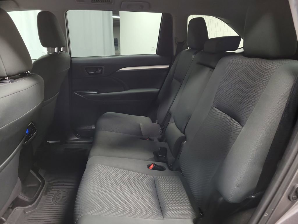 Used 2019 Toyota Highlander LE image 20