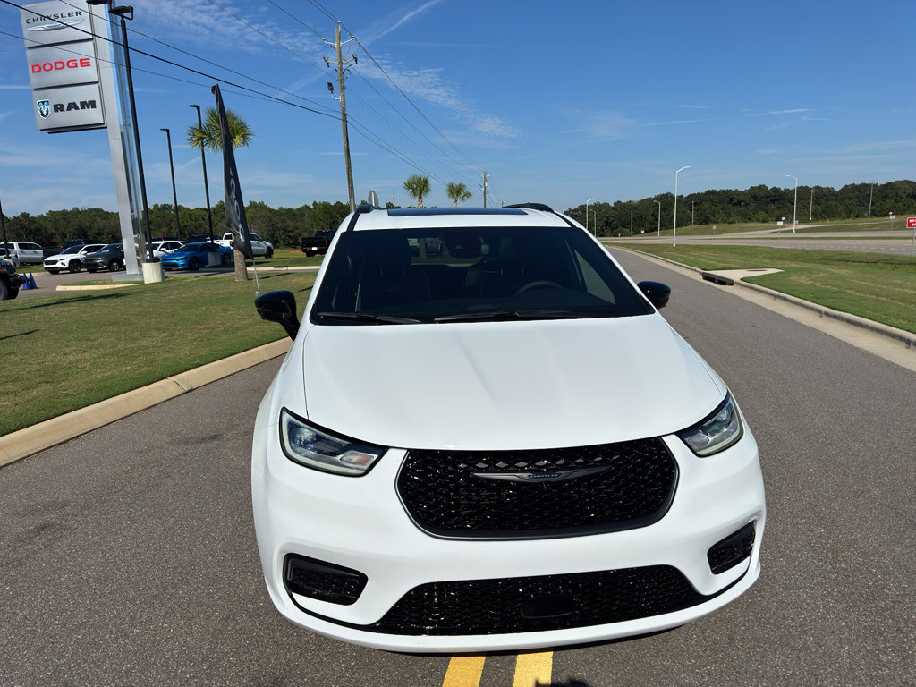 New 2026 Chrysler Pacifica Limited w/ S Appearance Package FWD image 7