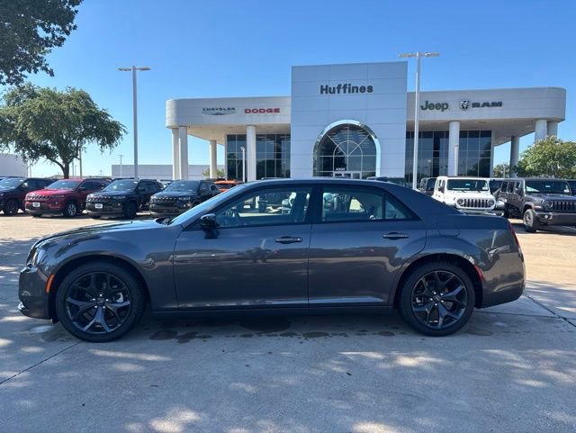 Used 2023 Chrysler 300 Touring w/ Sport Appearance Package RWD image 7