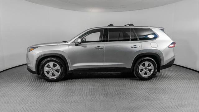 Used 2025 Toyota Grand Highlander FWD image 3