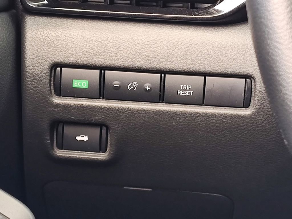 Used 2024 Nissan Sentra SV FWD image 23
