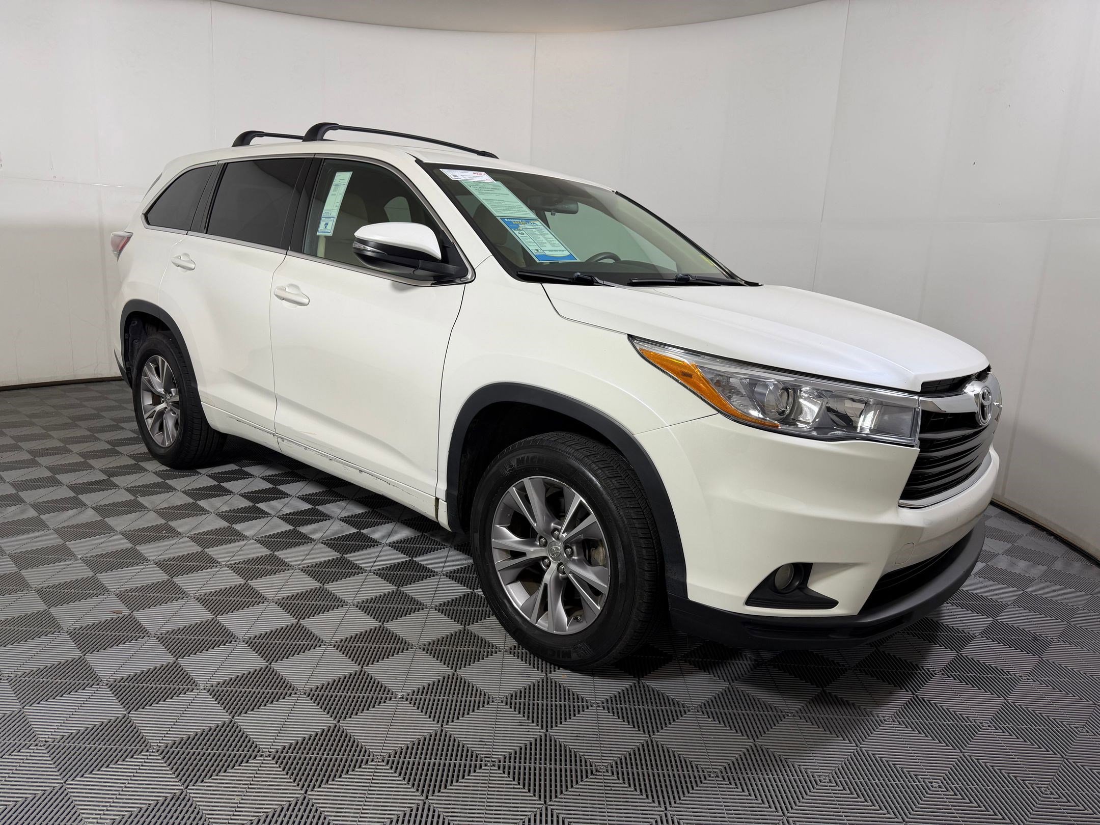 Used 2015 Toyota Highlander Plus FWD image 6