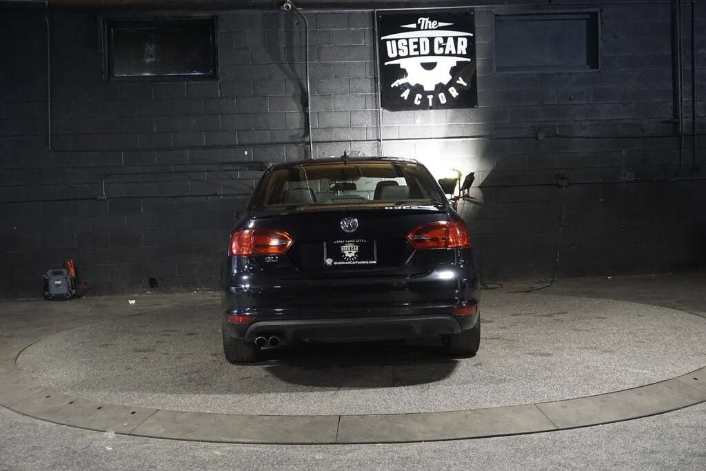 Used 2012 Volkswagen Jetta GLI FWD image 4