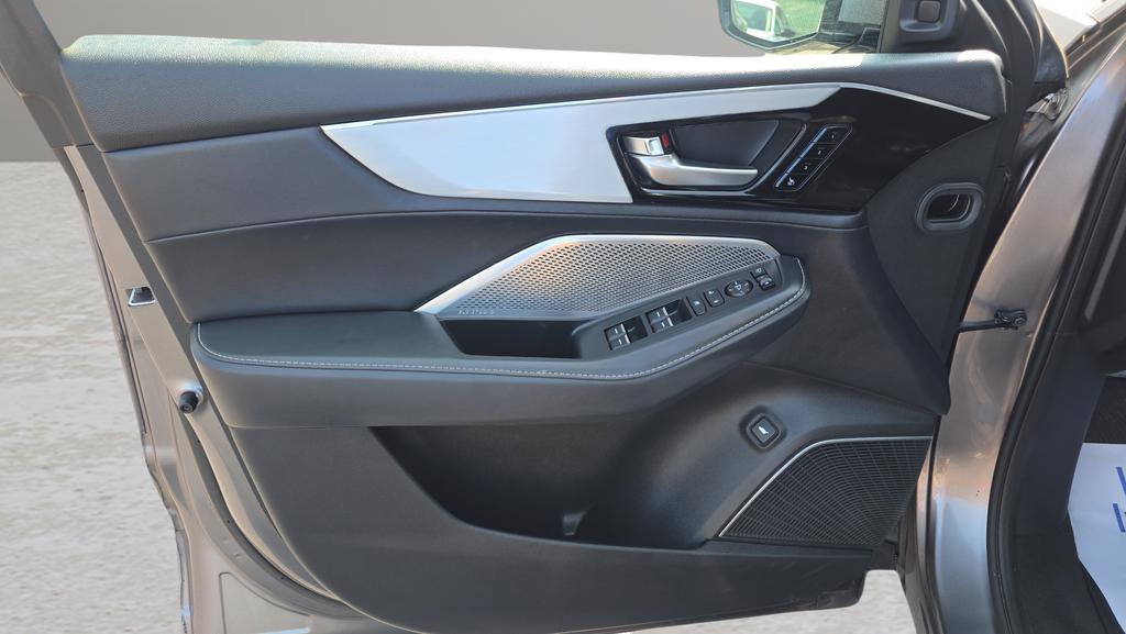 Used 2023 Acura MDX SH-AWD w/ Technology Package image 9