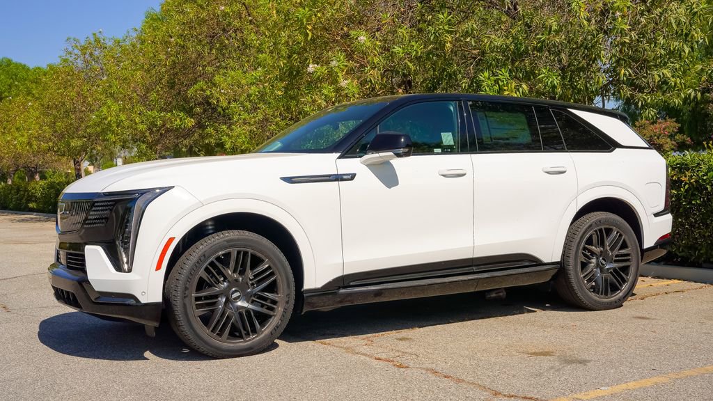 New 2025 Cadillac Escalade IQ Sport 2 w/ LPO, ONYX Package image 8