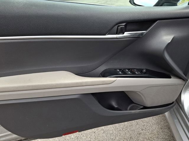 Used 2020 Toyota Camry LE image 12