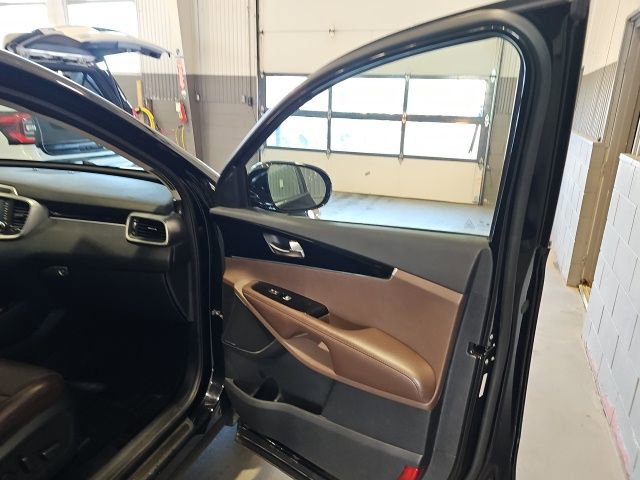Used 2019 Kia Sorento SX w/ SX Touring Package image 25