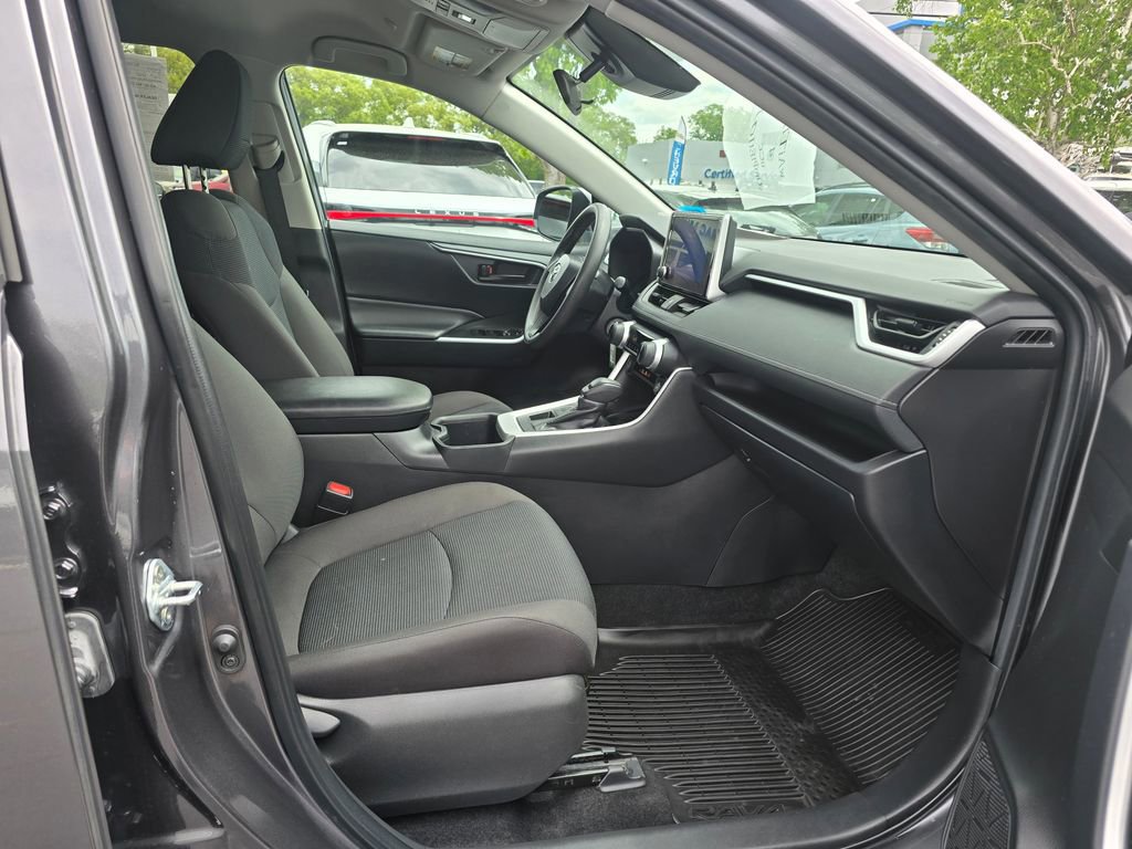 Used 2024 Toyota RAV4 LE AWD/4WD image 11